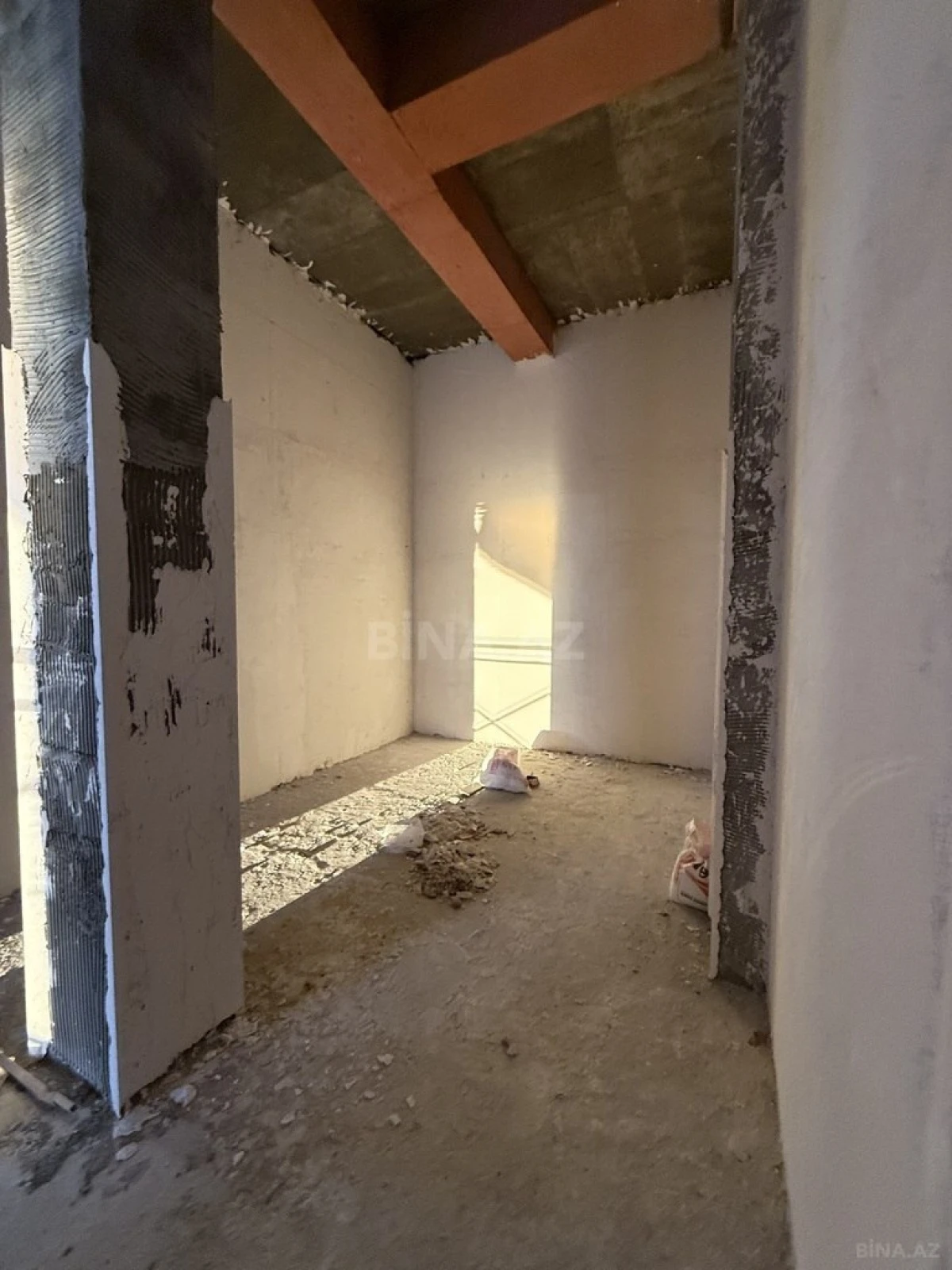 Satılır 5 otaqlı həyət evi 900 m²