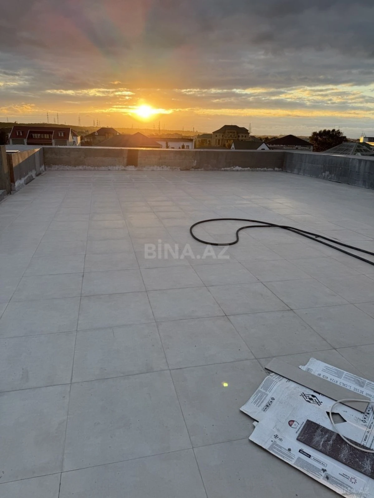 Satılır 5 otaqlı həyət evi 900 m²