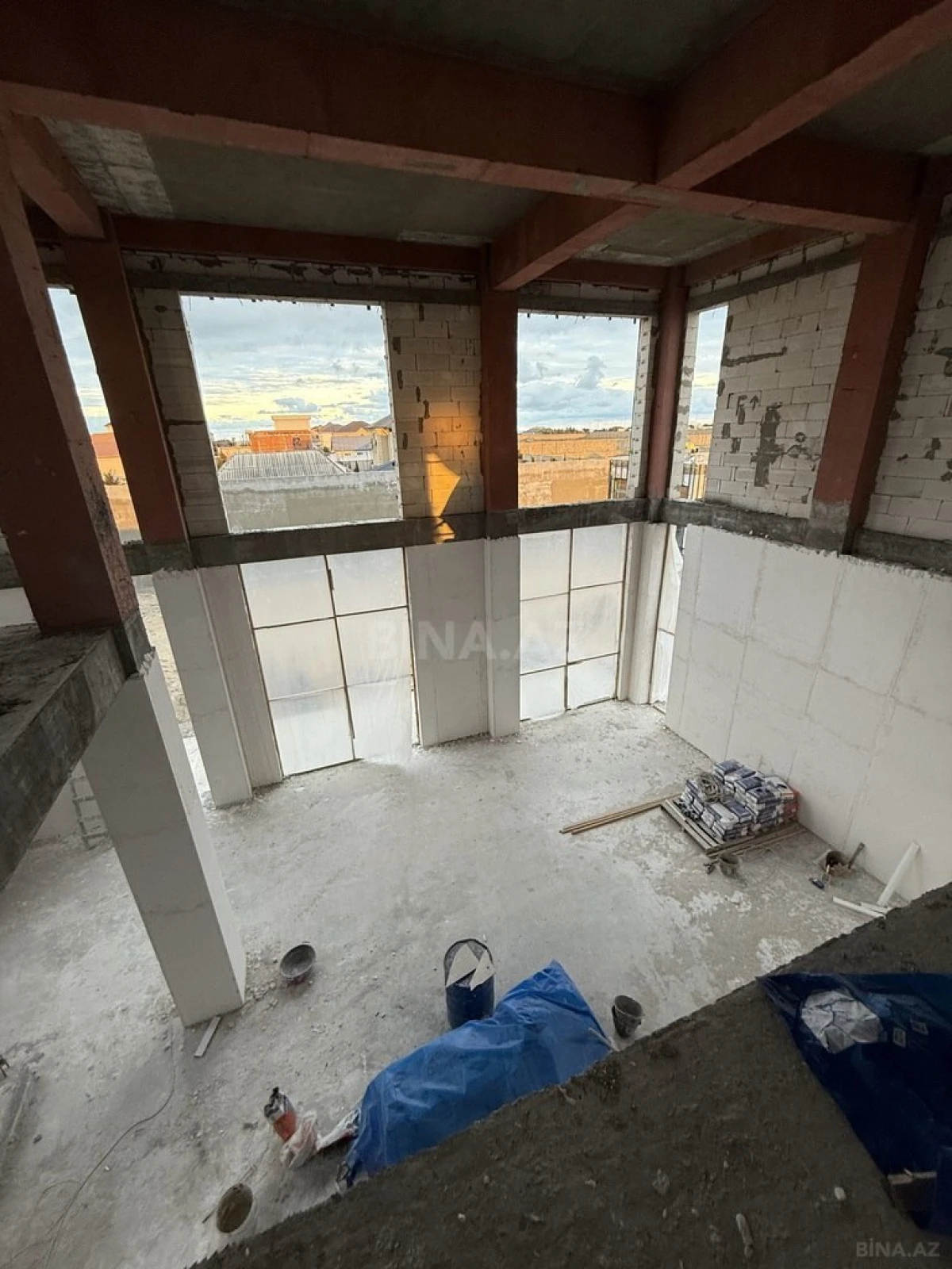 Satılır 5 otaqlı həyət evi 900 m²