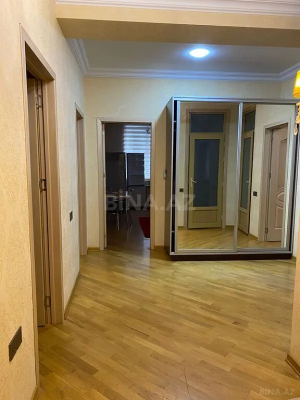 Satılır 3 otaqlı mənzil 125.5 m²