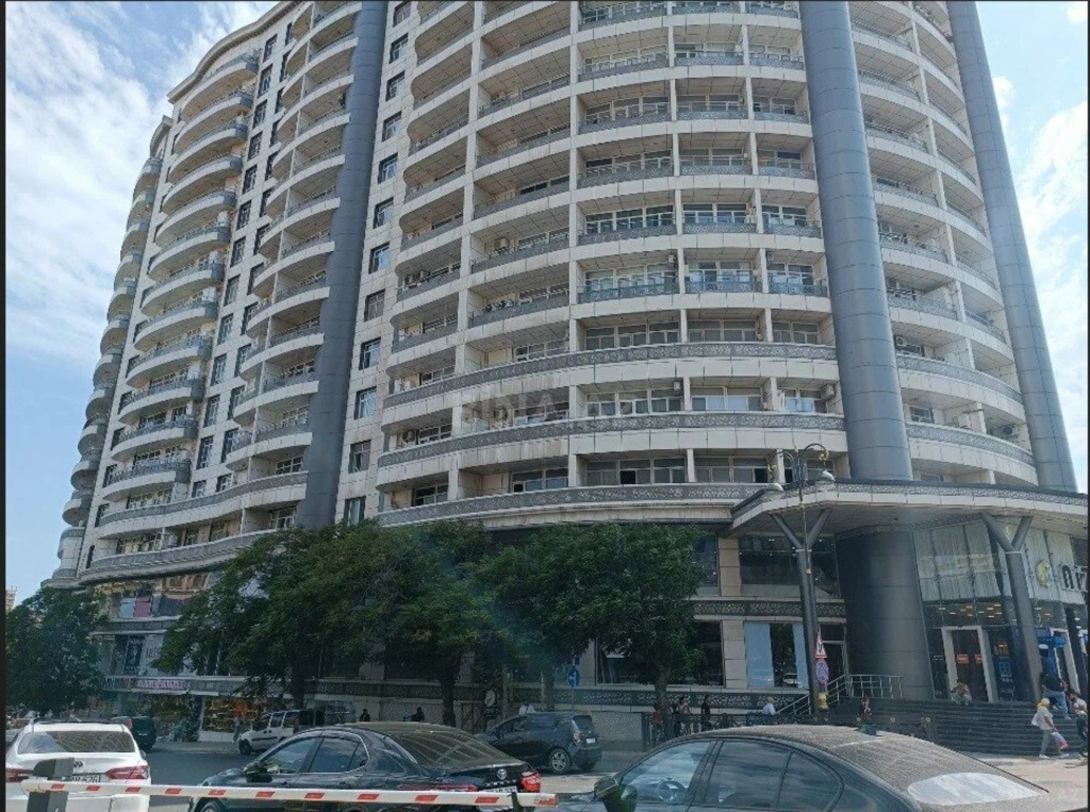 Satılır 3 otaqlı mənzil 125.5 m²