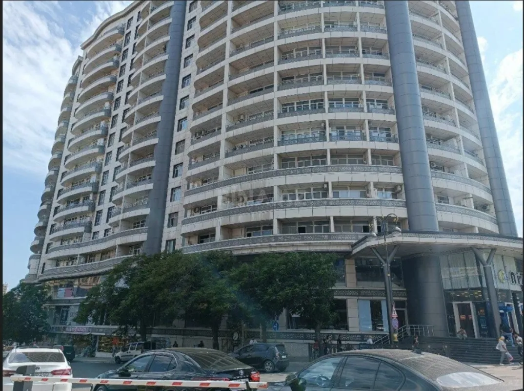 Satılır 3 otaqlı mənzil 125.5 m²