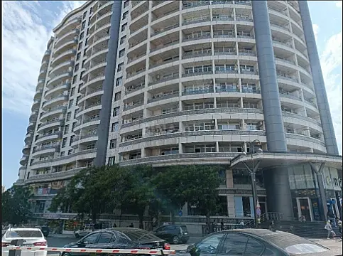 Satılır 3 otaqlı mənzil 125.5 m²