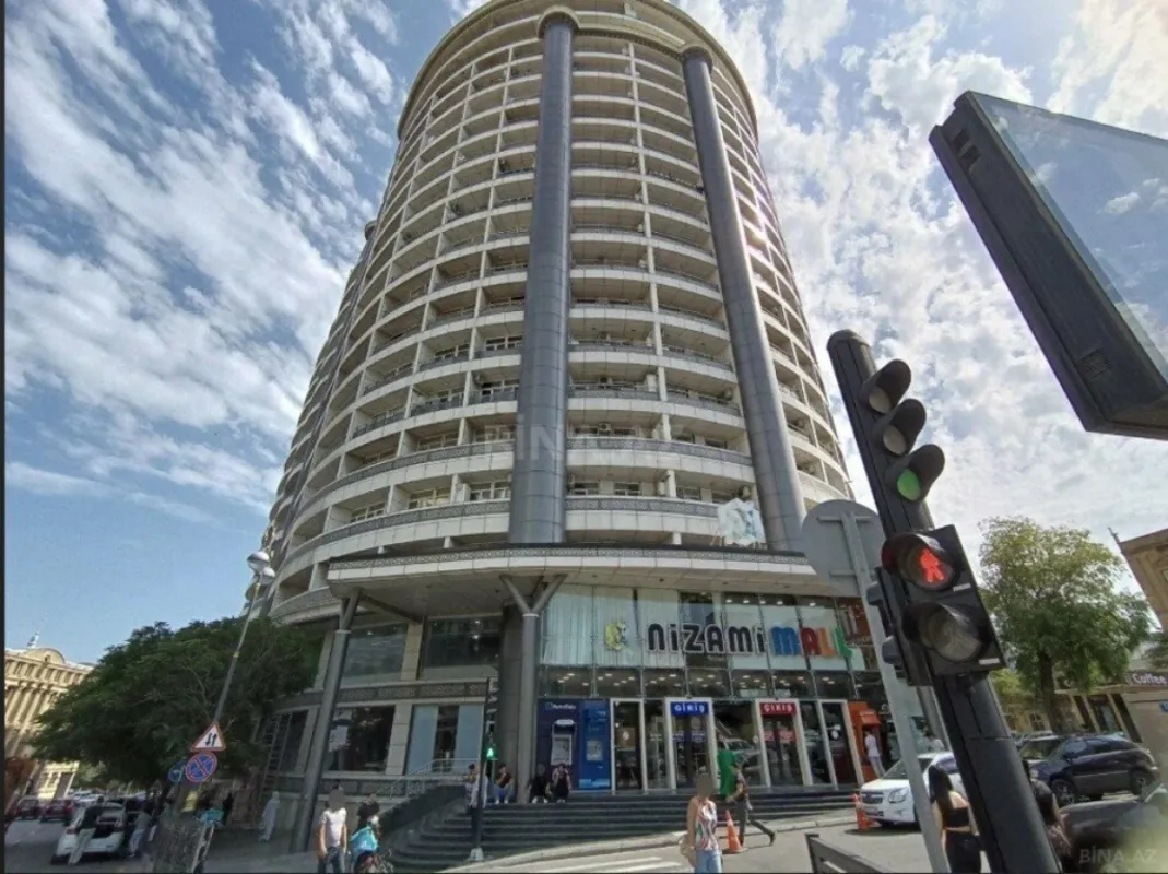 Satılır 3 otaqlı mənzil 125.5 m²