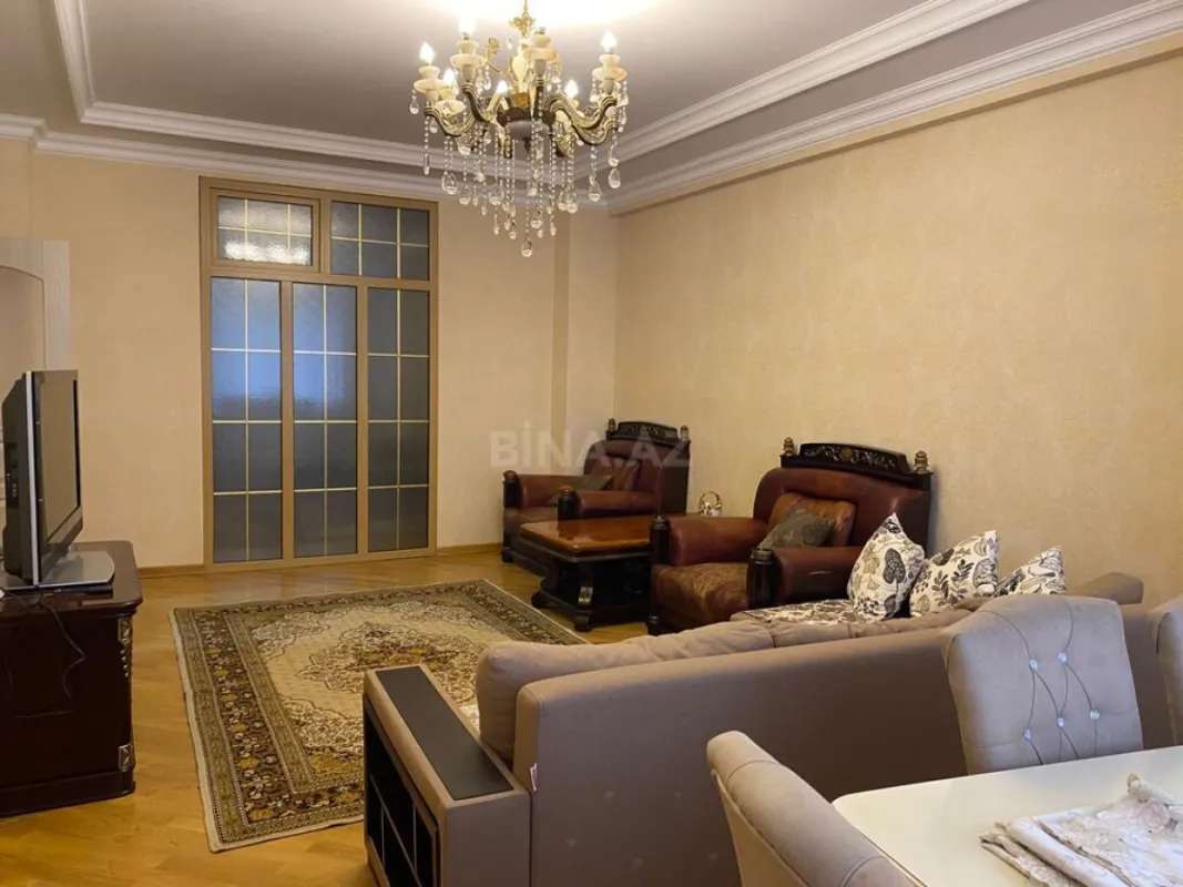 Satılır 3 otaqlı mənzil 125.5 m²