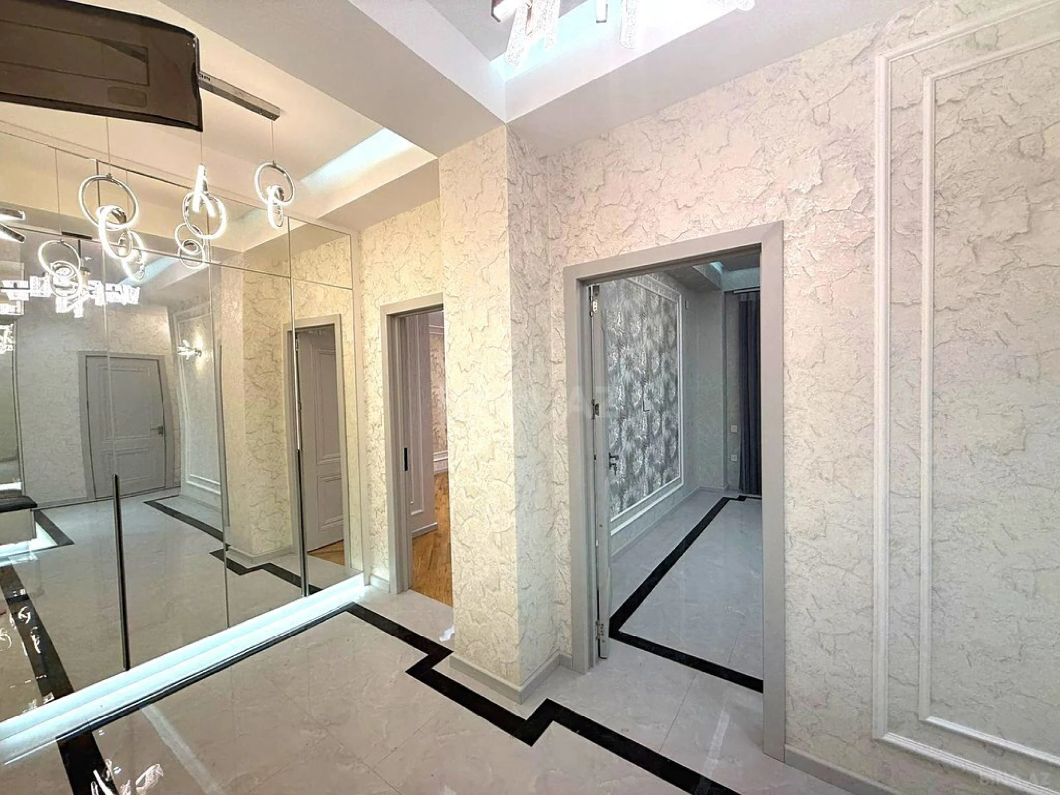 Satılır 2 otaqlı mənzil 85 m²