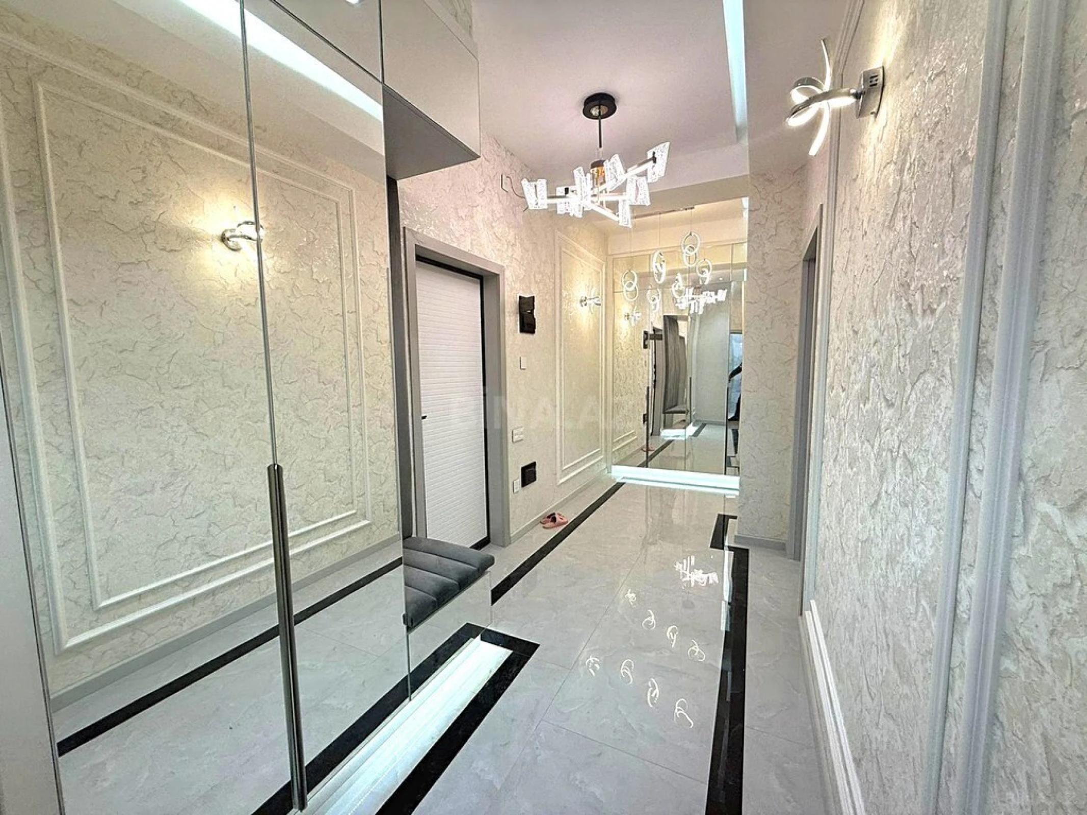 Satılır 2 otaqlı mənzil 85 m²