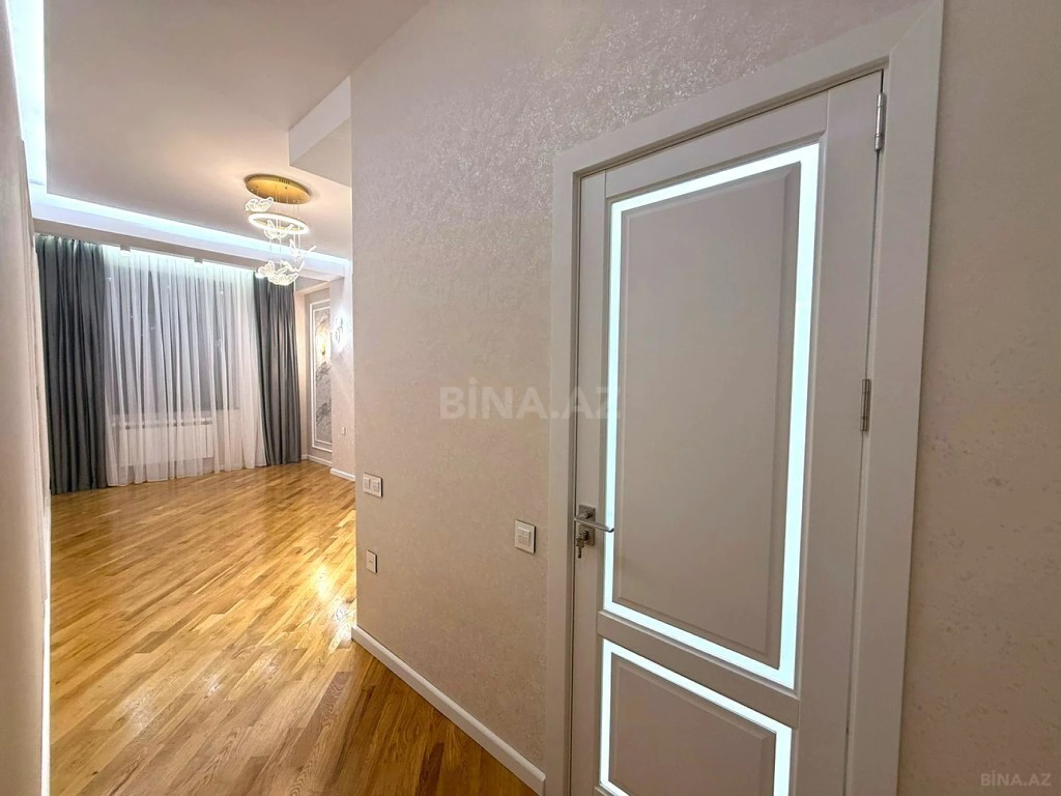 Satılır 3 otaqlı mənzil 127 m²
