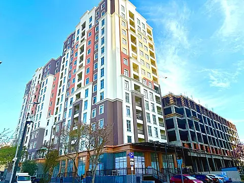 Satılır 3 otaqlı mənzil 127 m²