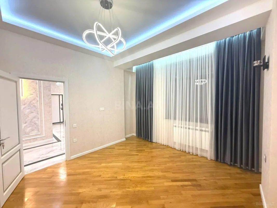 Satılır 3 otaqlı mənzil 127 m²
