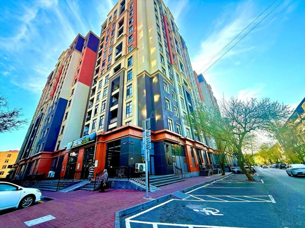 Satılır 3 otaqlı mənzil 127 m²