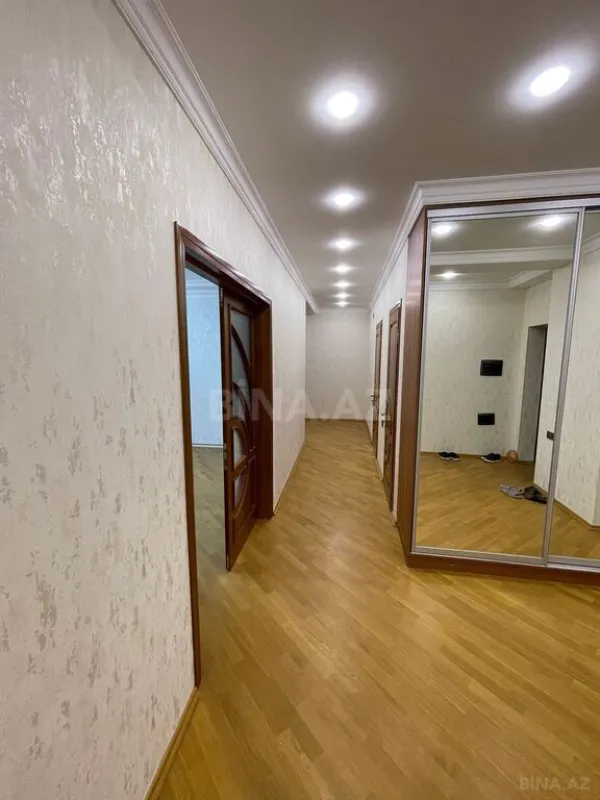Kirayə verilir 4 otaqlı mənzil 140 m²