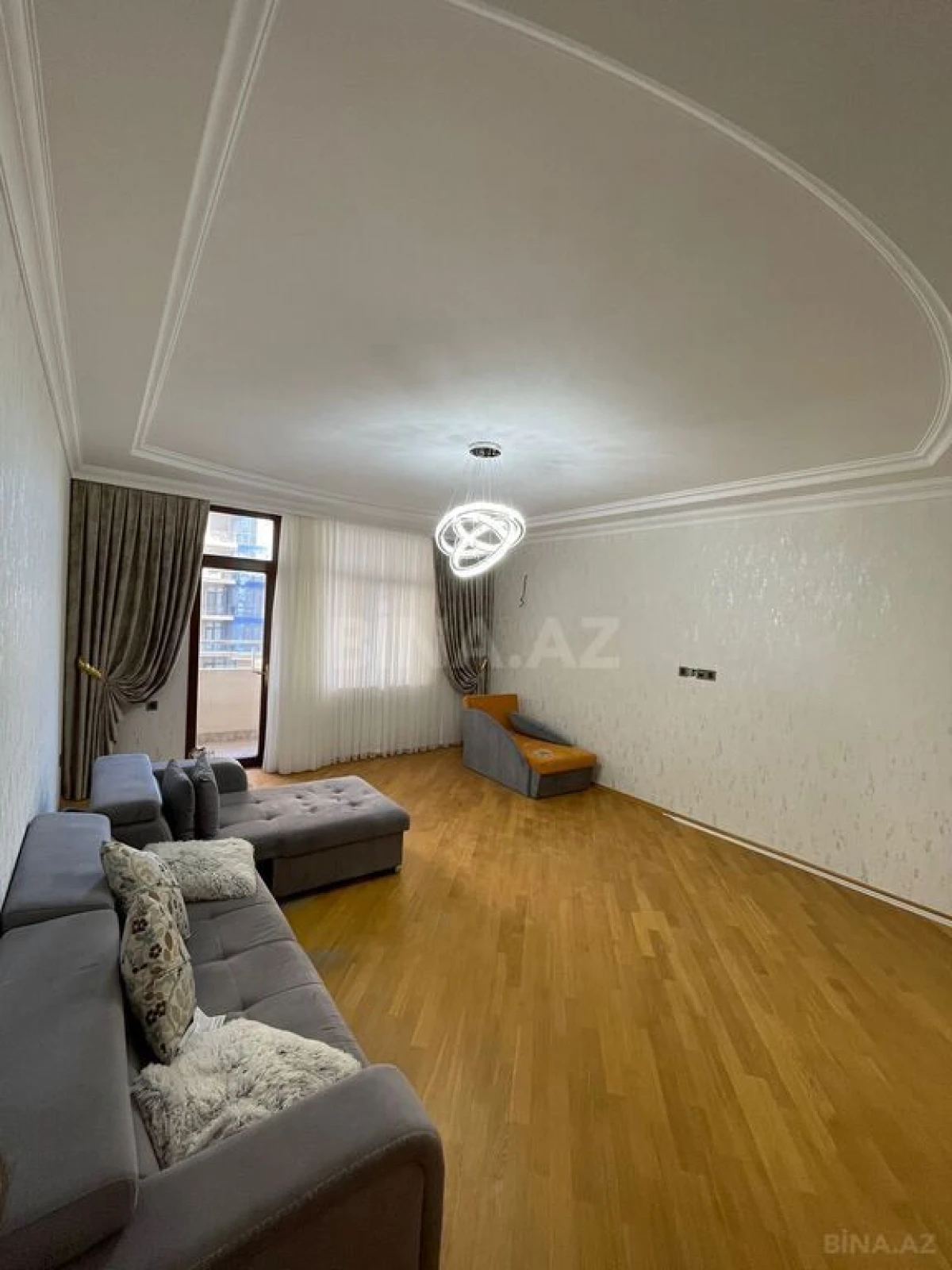 Kirayə verilir 4 otaqlı mənzil 140 m²