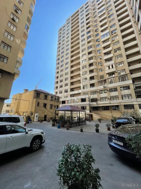Kirayə verilir 4 otaqlı mənzil 140 m²
