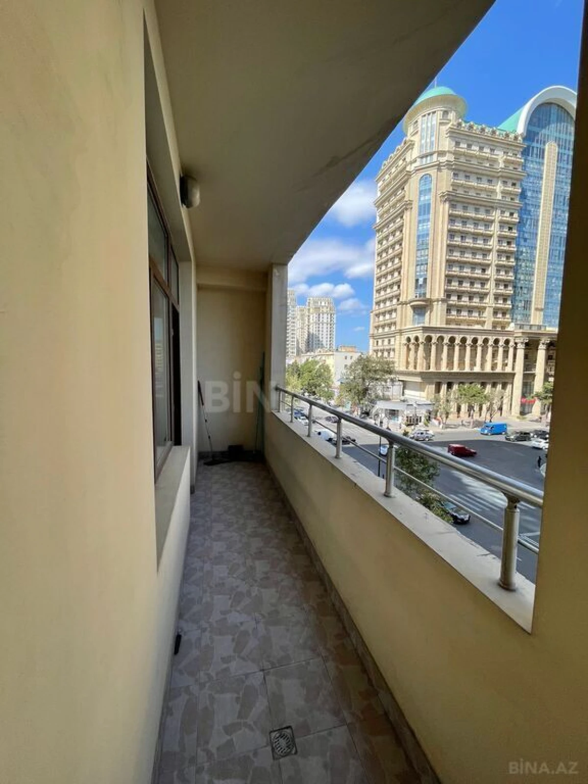 Kirayə verilir 4 otaqlı mənzil 140 m²