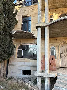 Satılır 6 otaqlı həyət evi 425 m²