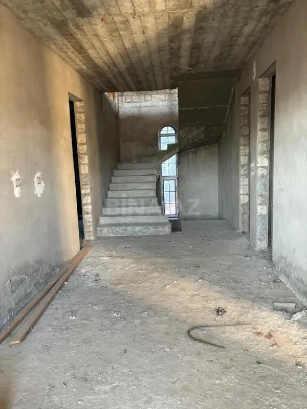 Satılır 6 otaqlı həyət evi 425 m²