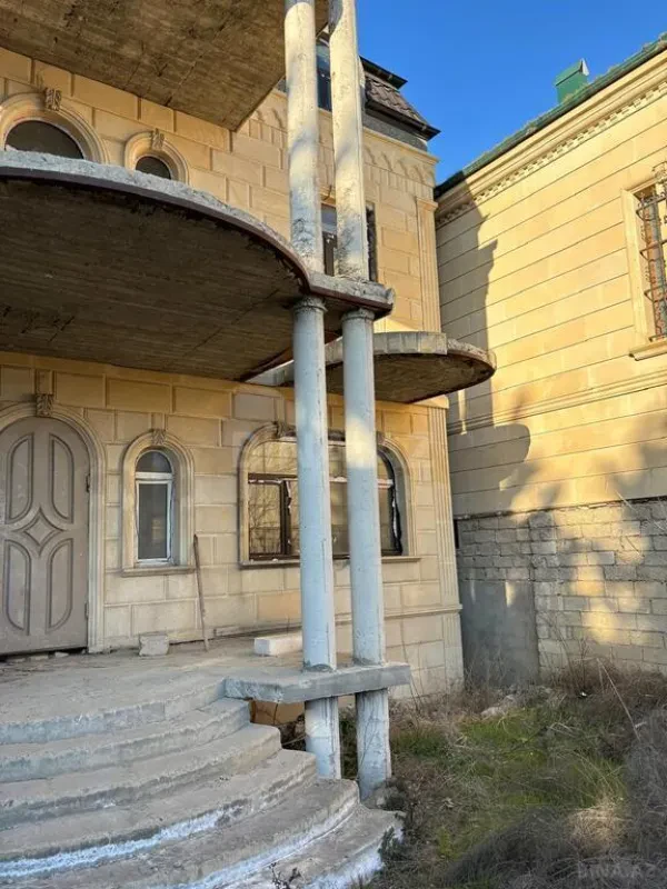 Satılır 6 otaqlı həyət evi 425 m²