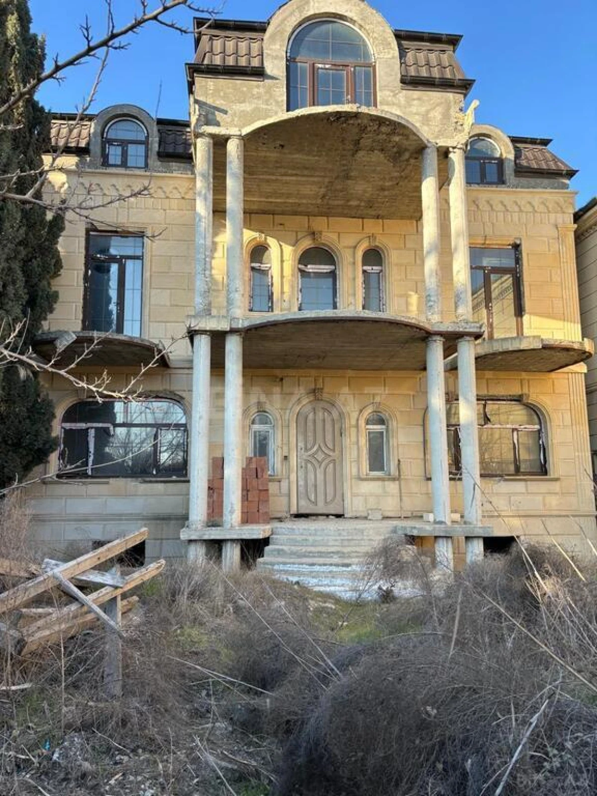 Satılır 6 otaqlı həyət evi 425 m²