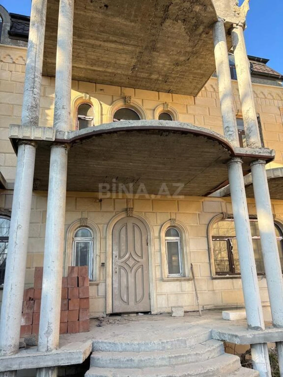 Satılır 6 otaqlı həyət evi 425 m²