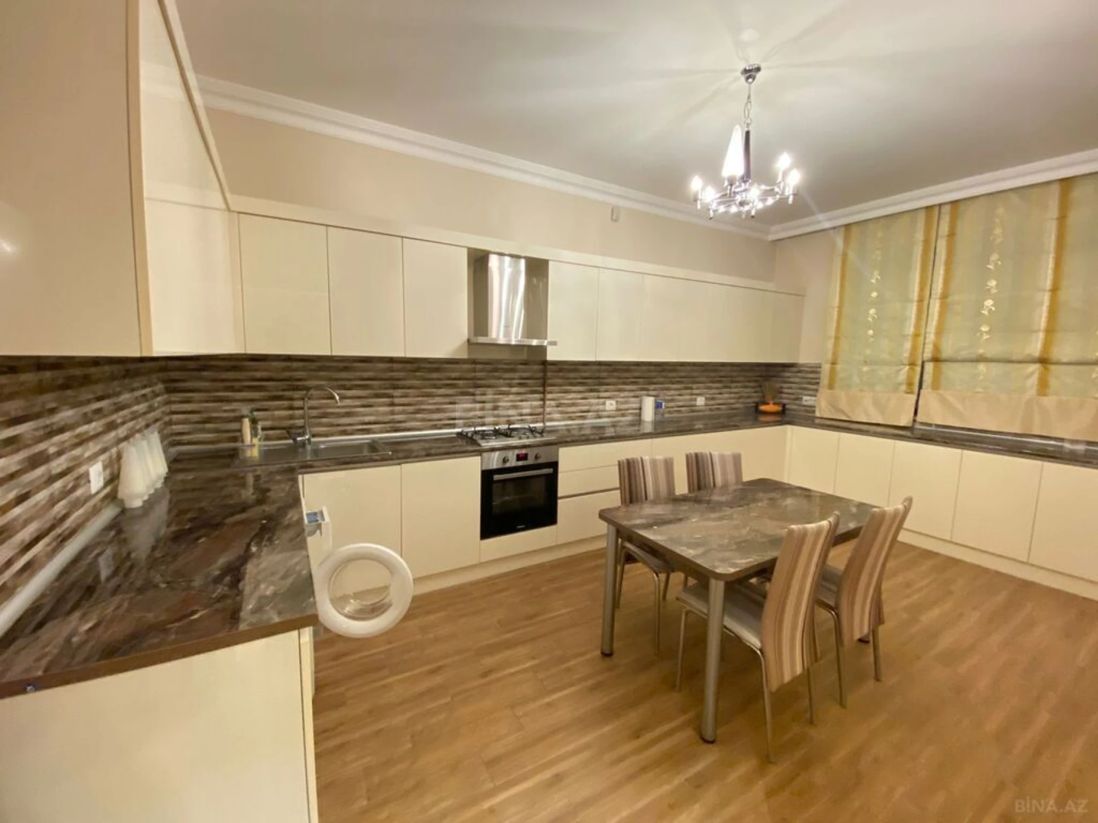 Kirayə verilir 2 otaqlı mənzil 100 m²