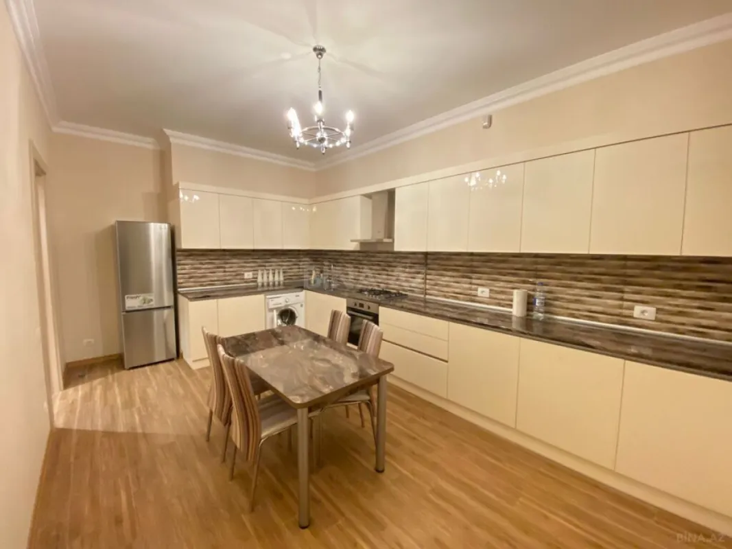 Kirayə verilir 2 otaqlı mənzil 100 m²