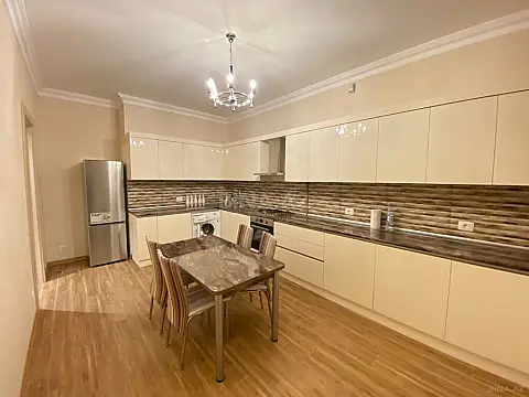 Kirayə verilir 2 otaqlı mənzil 100 m²