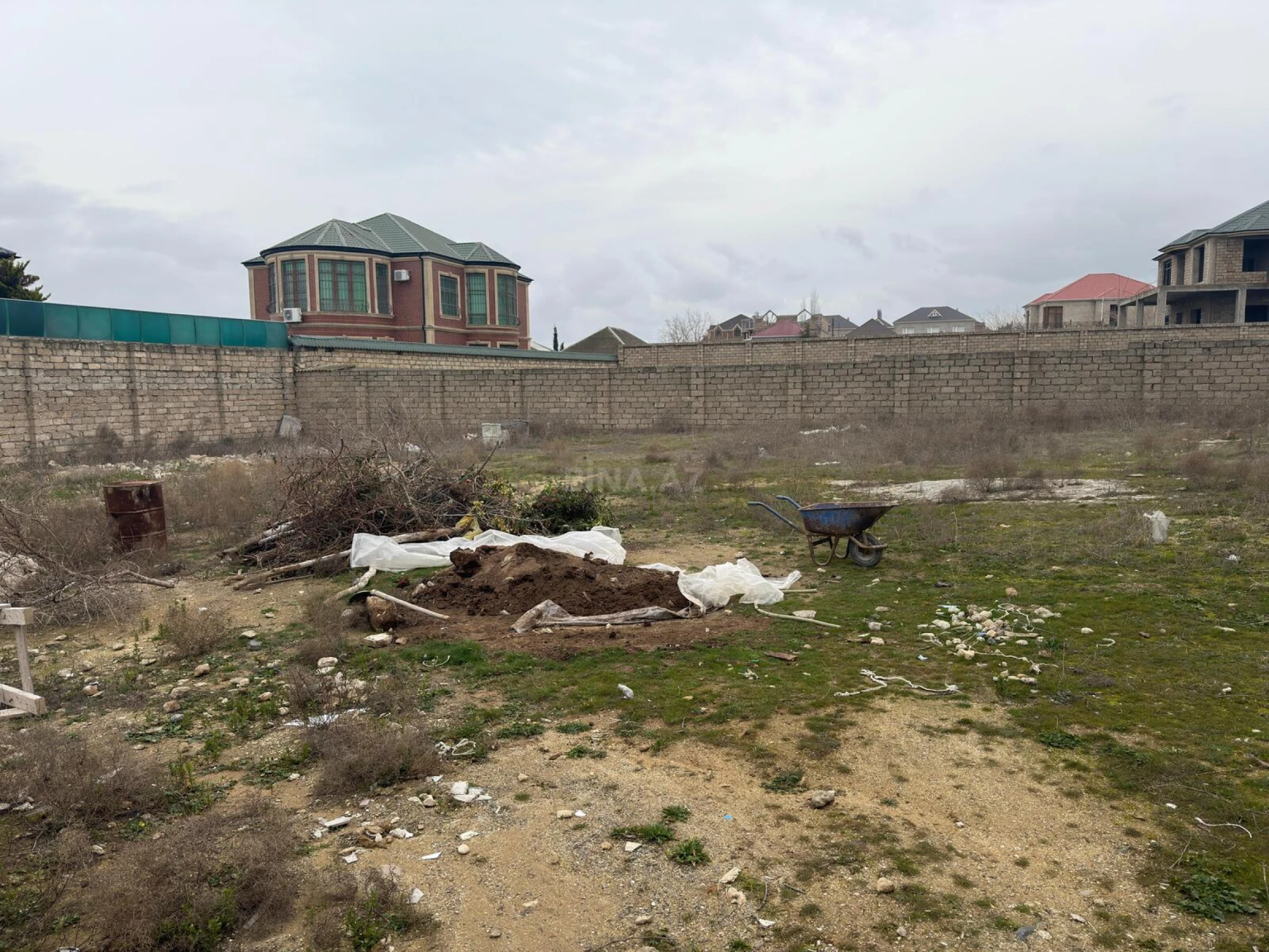 Satılır torpaq sahəsi 10 m²