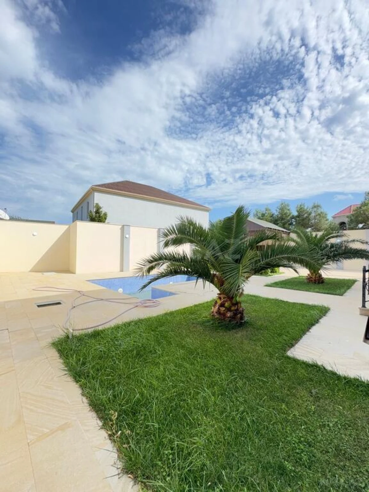 Satılır 5 otaqlı həyət evi 400 m²