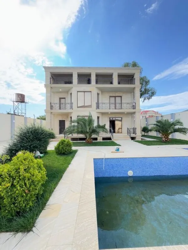 Satılır 5 otaqlı həyət evi 400 m²
