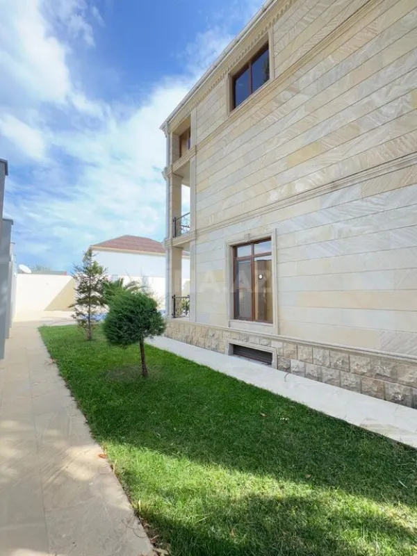 Satılır 5 otaqlı həyət evi 400 m²