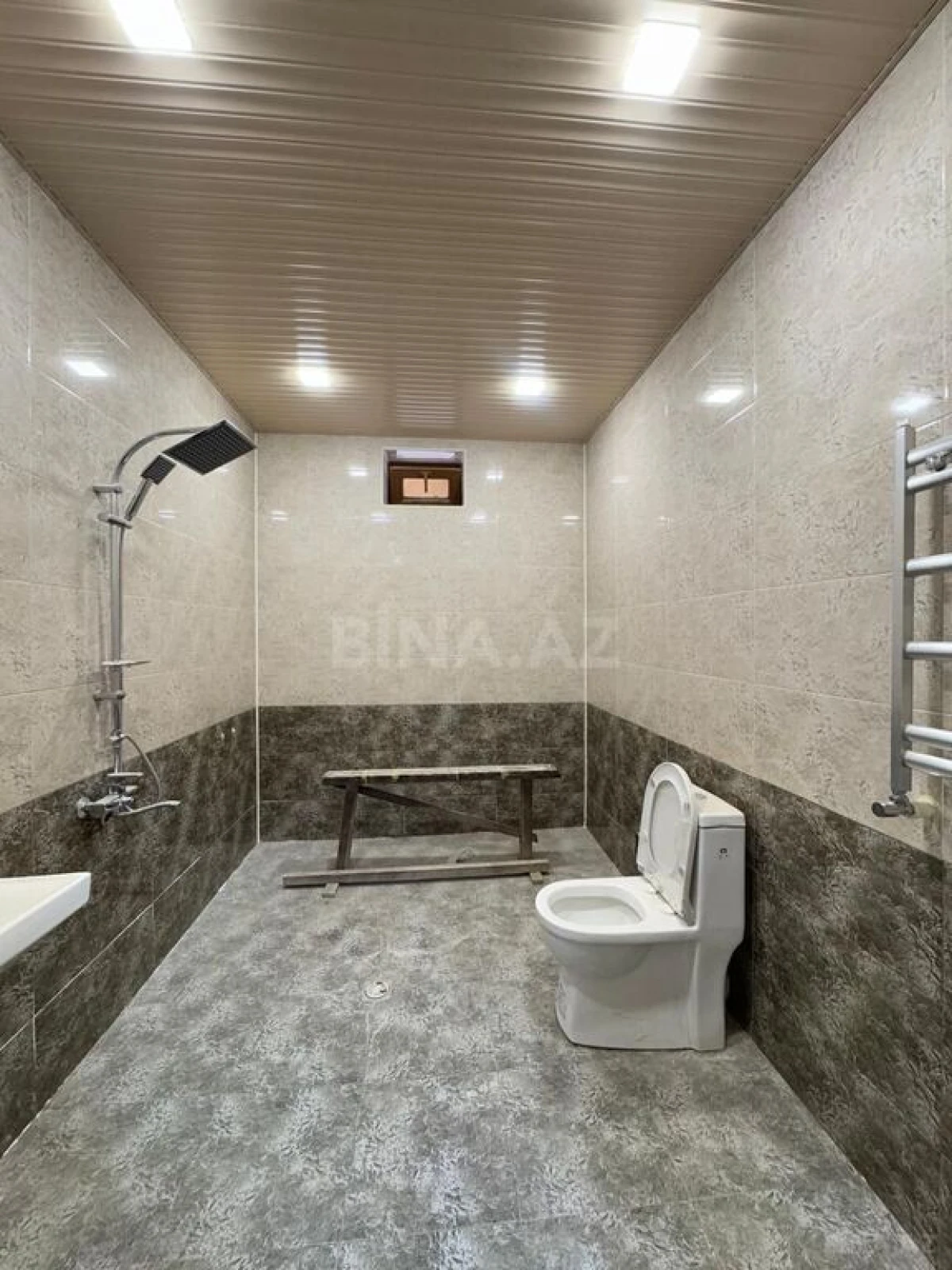Satılır 5 otaqlı həyət evi 400 m²