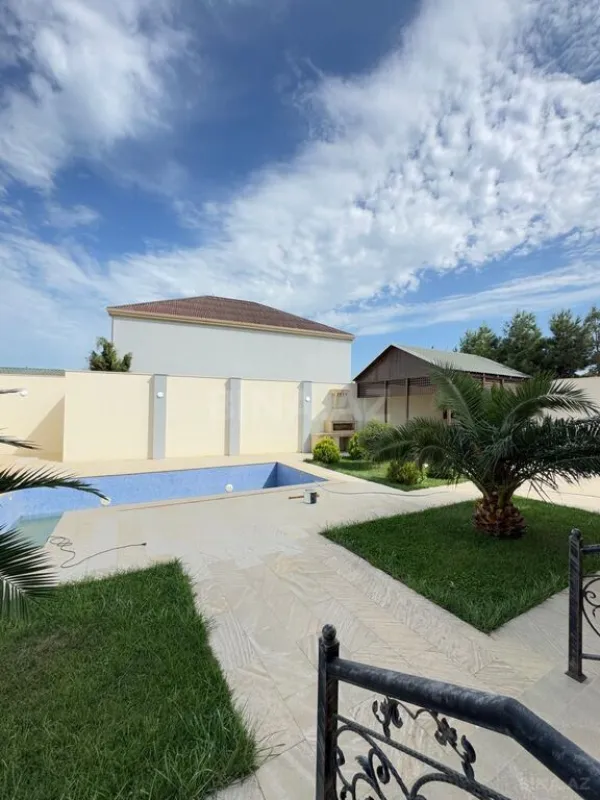 Satılır 5 otaqlı həyət evi 400 m²