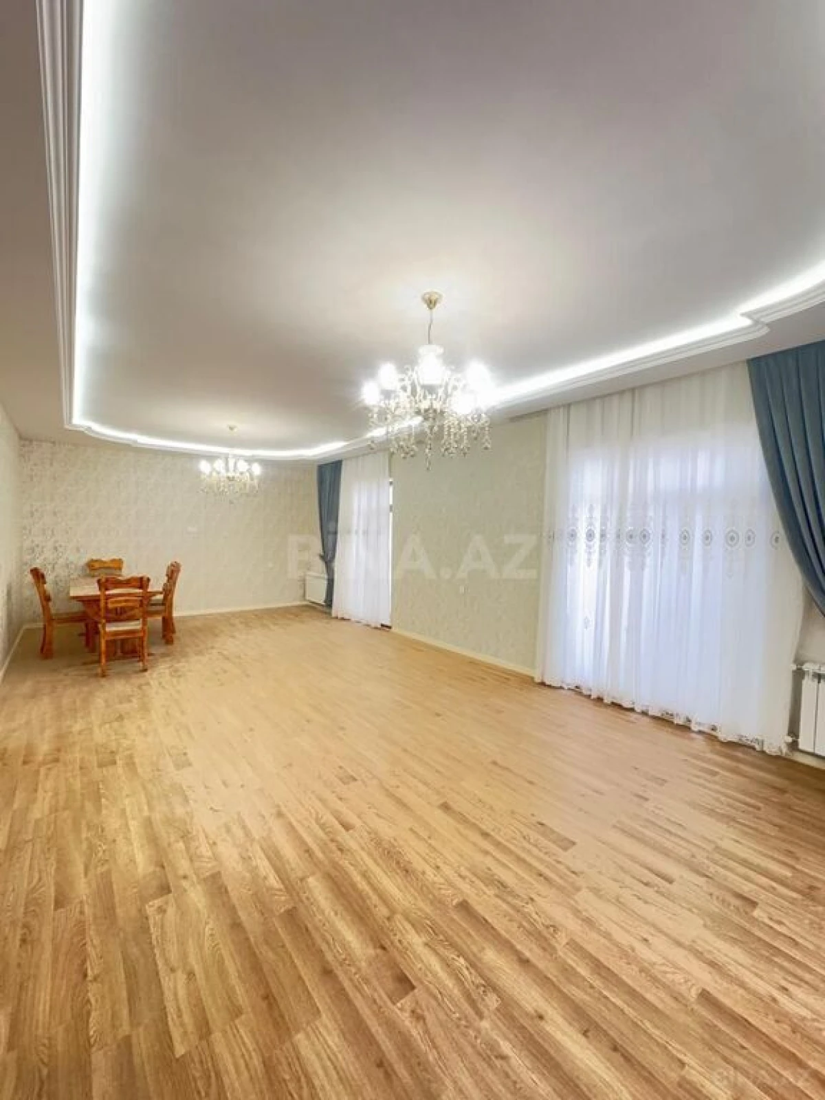 Satılır 5 otaqlı həyət evi 400 m²