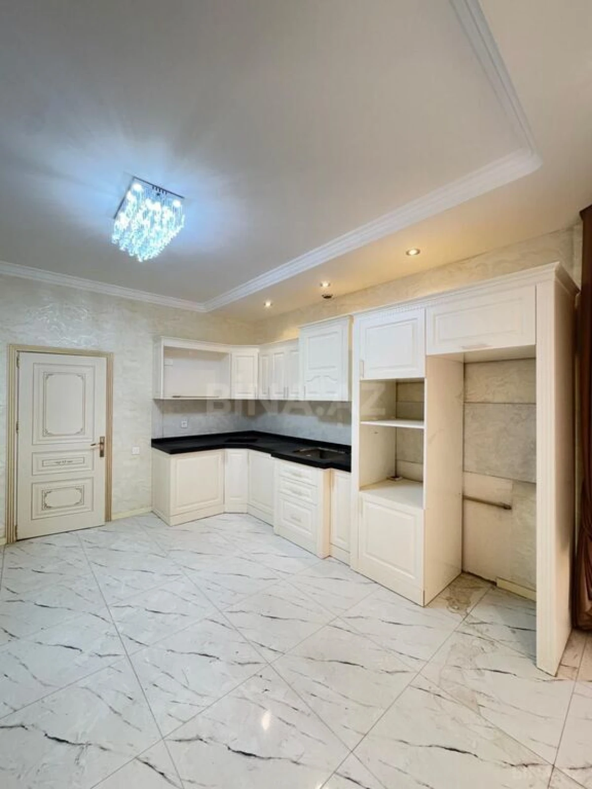 Satılır 5 otaqlı həyət evi 400 m²
