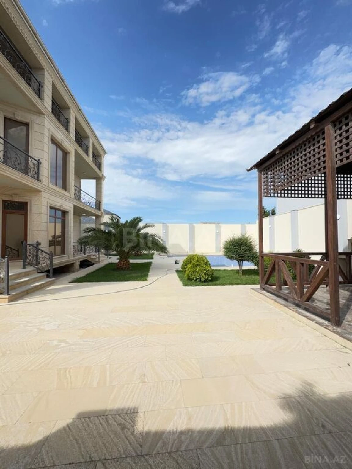 Satılır 5 otaqlı həyət evi 400 m²