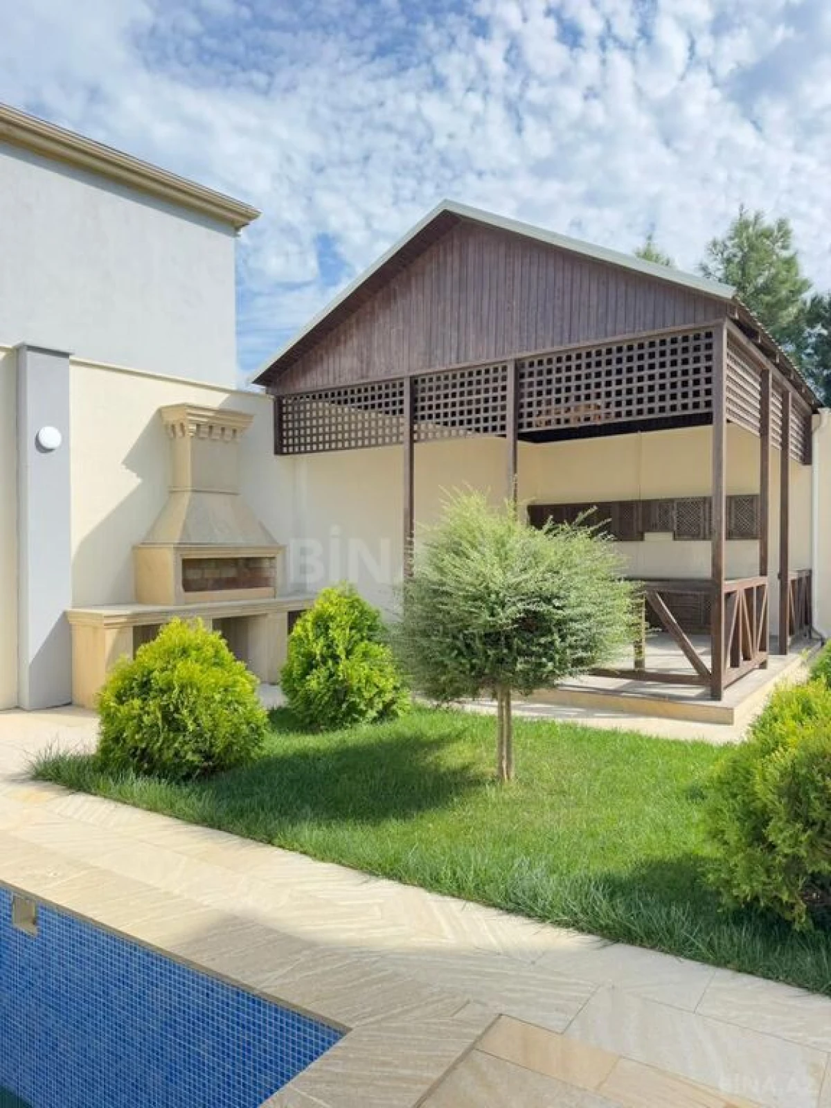 Satılır 5 otaqlı həyət evi 400 m²