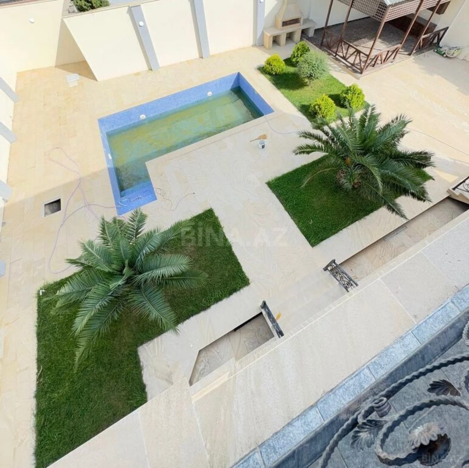 Satılır 5 otaqlı həyət evi 400 m²