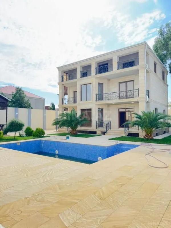 Satılır 5 otaqlı həyət evi 400 m²