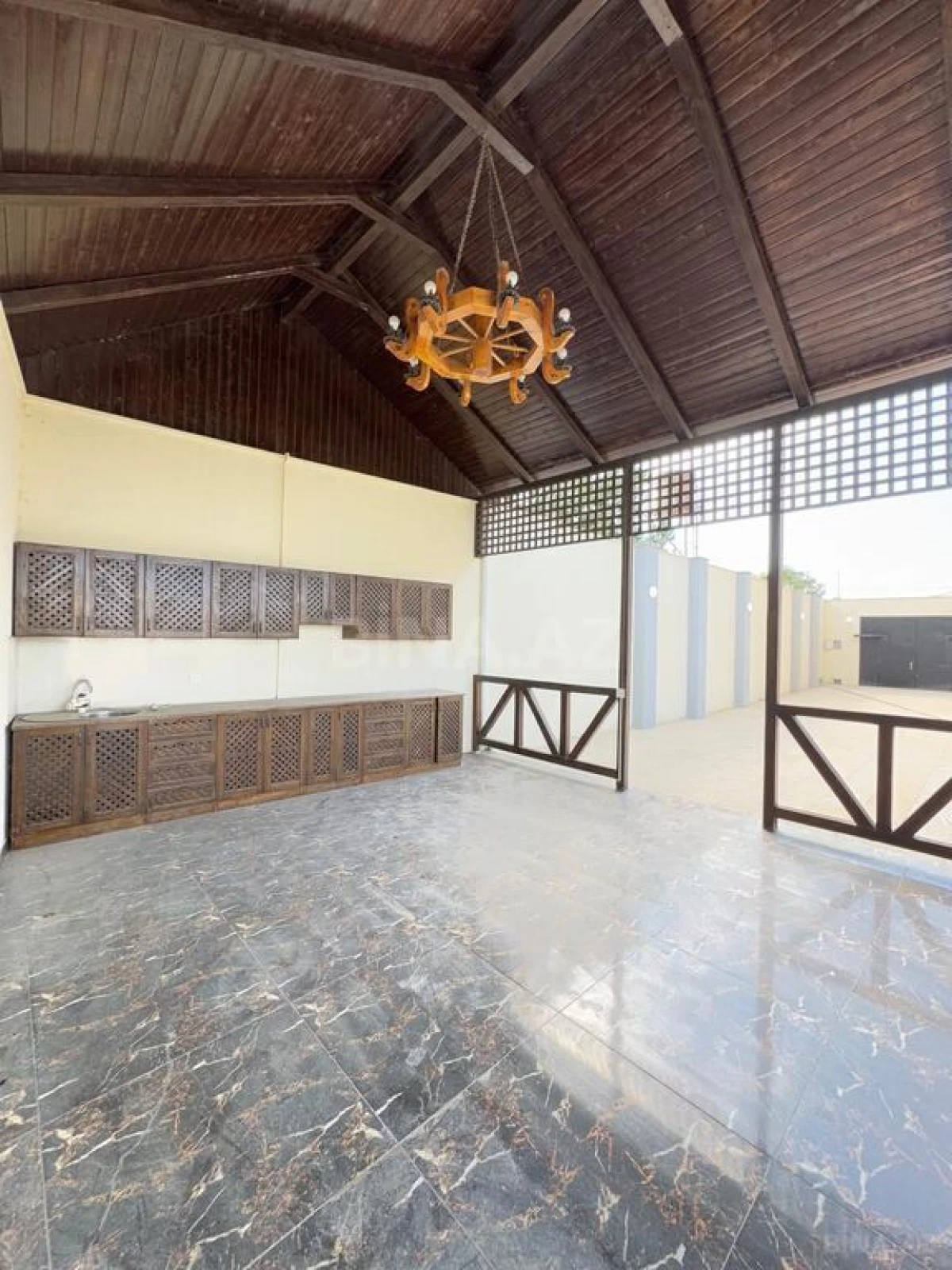 Satılır 5 otaqlı həyət evi 400 m²