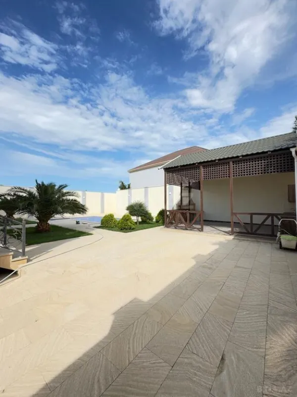 Satılır 5 otaqlı həyət evi 400 m²