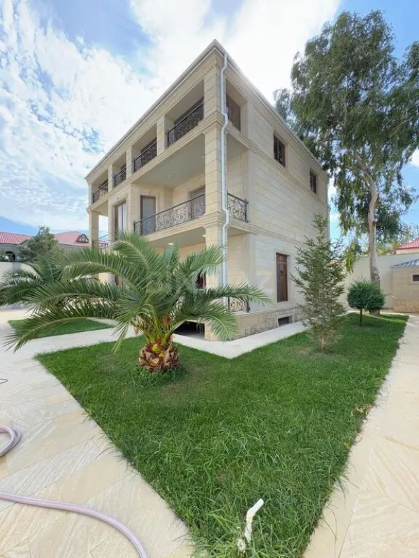 Satılır 5 otaqlı həyət evi 400 m²
