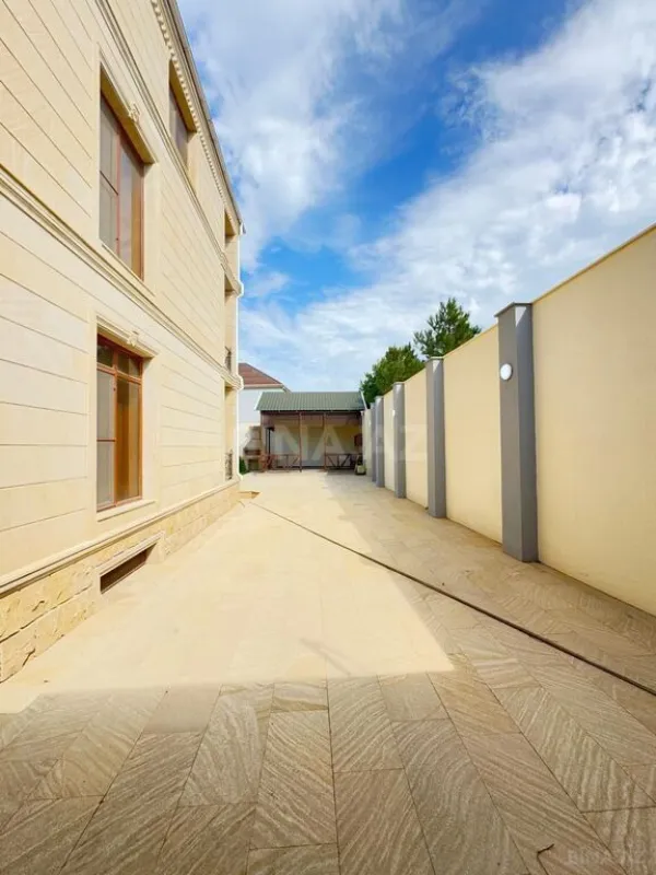 Satılır 5 otaqlı həyət evi 400 m²