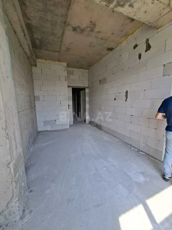 Satılır 4 otaqlı mənzil 217 m²