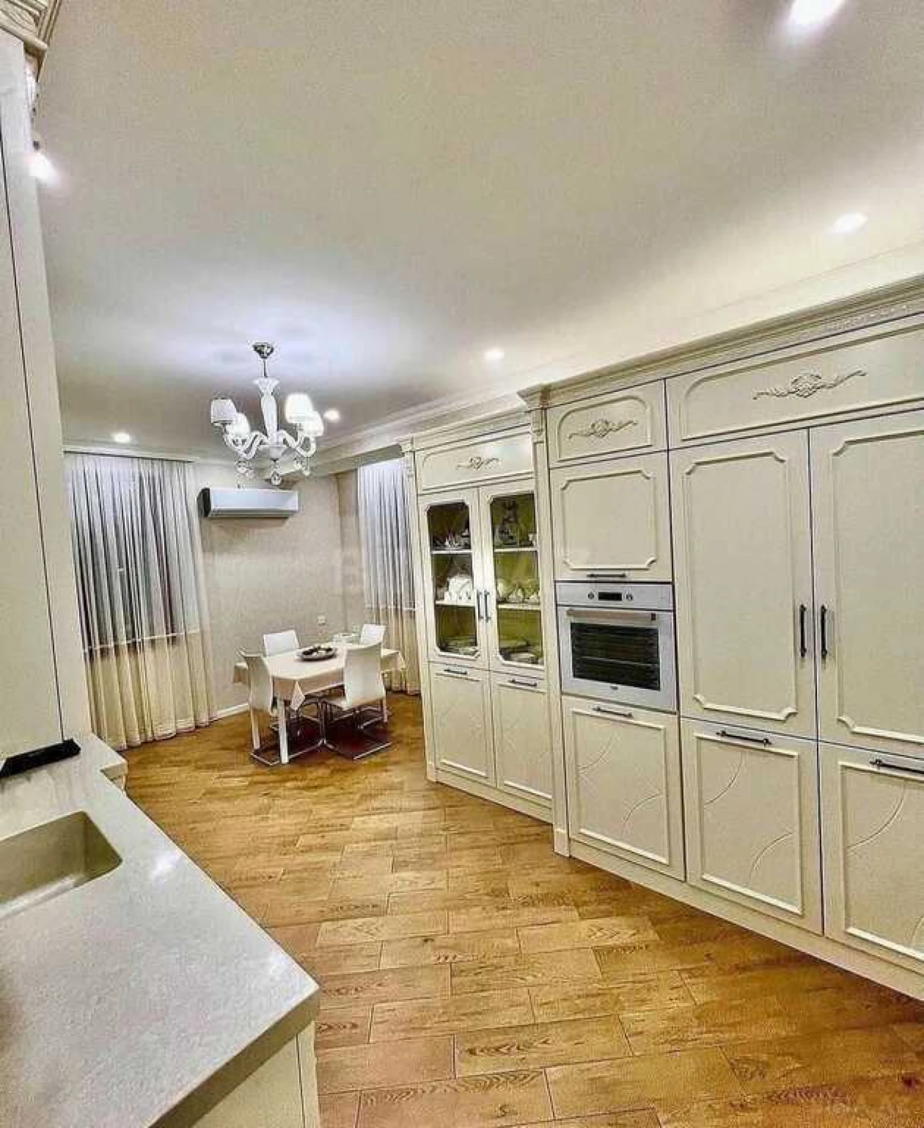 Satılır 3 otaqlı mənzil 143 m²