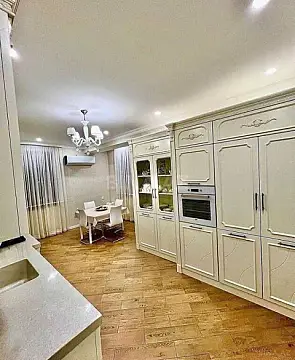 Satılır 3 otaqlı mənzil 143 m²