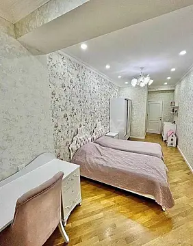 Satılır 3 otaqlı mənzil 143 m²