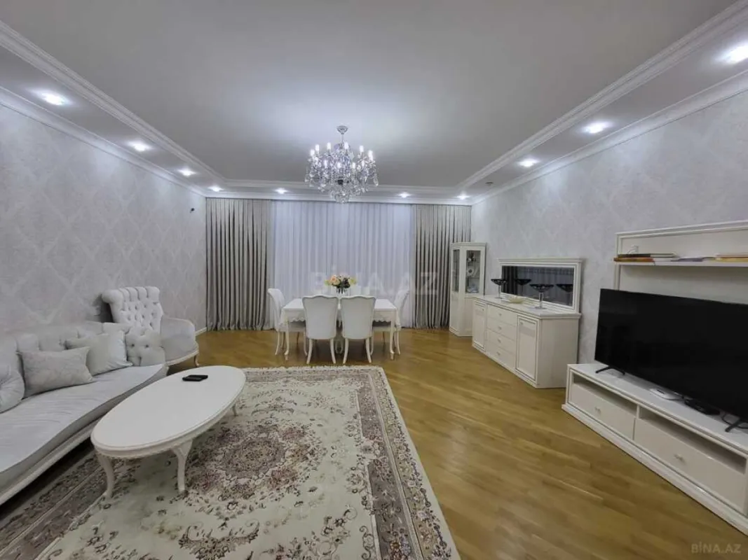 Satılır 3 otaqlı mənzil 143 m²