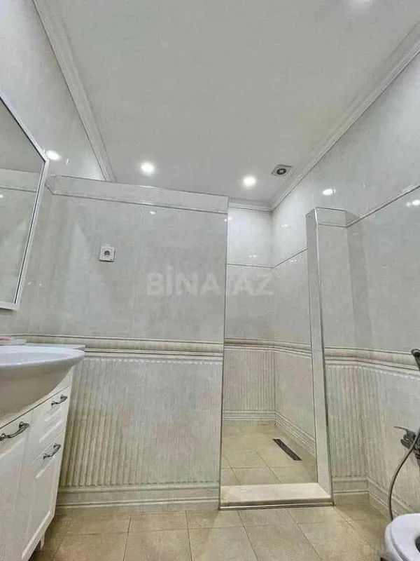 Satılır 3 otaqlı mənzil 143 m²