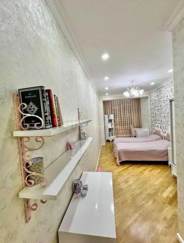Satılır 3 otaqlı mənzil 143 m²